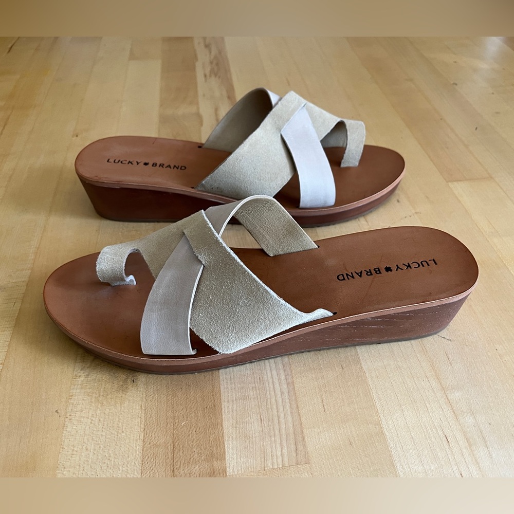 NWT Lucky Brand “Heliara” Wedge Sandals Tan Suede & Leather 11M NEW - Picture 4 of 8